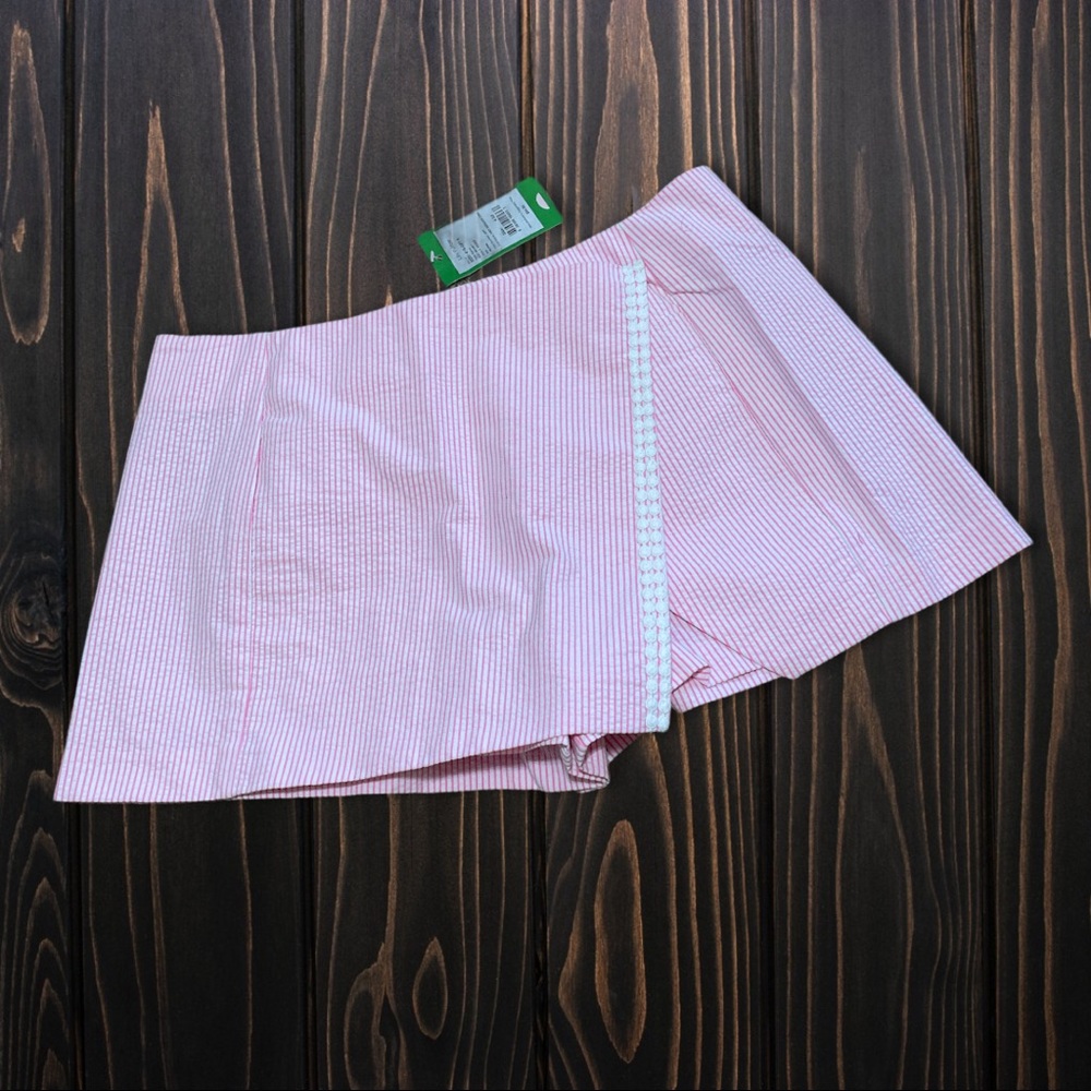 SOLD     Lilly Pulitzer Izzy Fancy Seersucker Stripe Skort Pink White NWT Size 4 - Picture 2 of 3